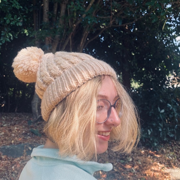 CC Beanie Double Pom Pom Beige One Size - Picture 3 of 3